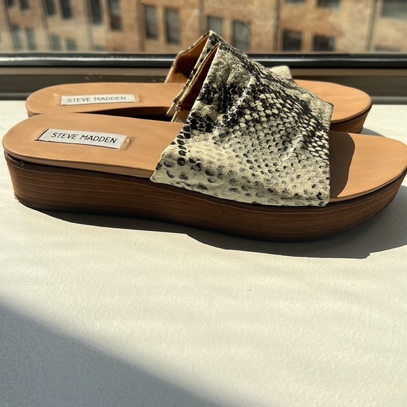 Steve Madden platform slides - Picture 3 of 5